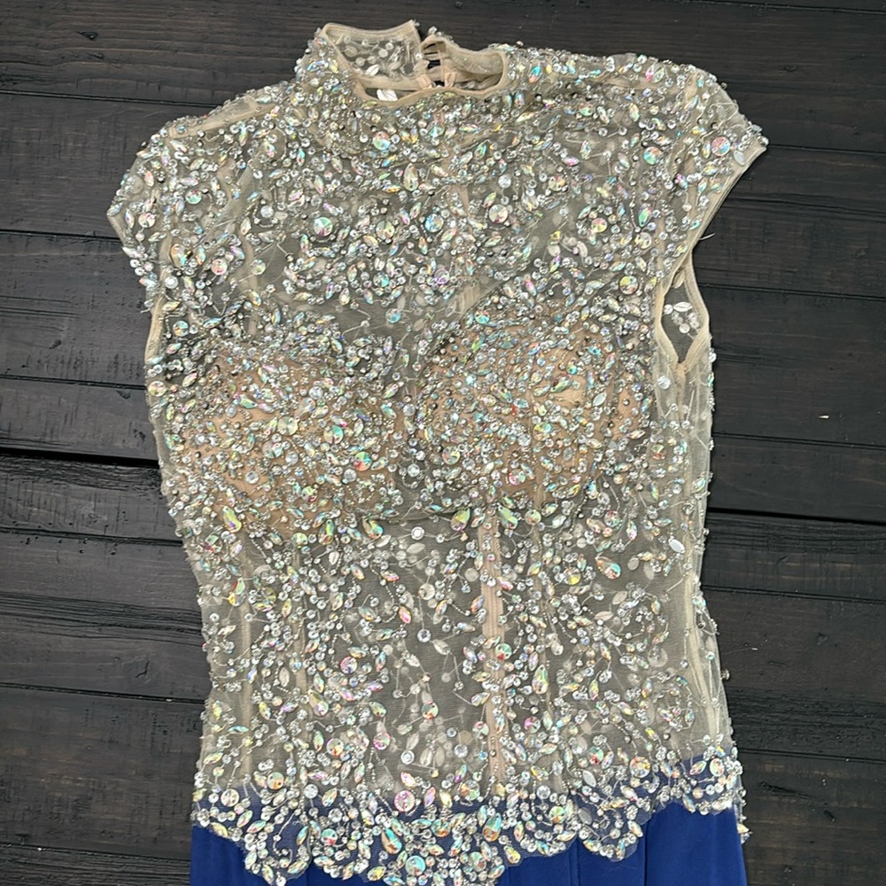 Formal or prom dress. Size 6. Floor length.